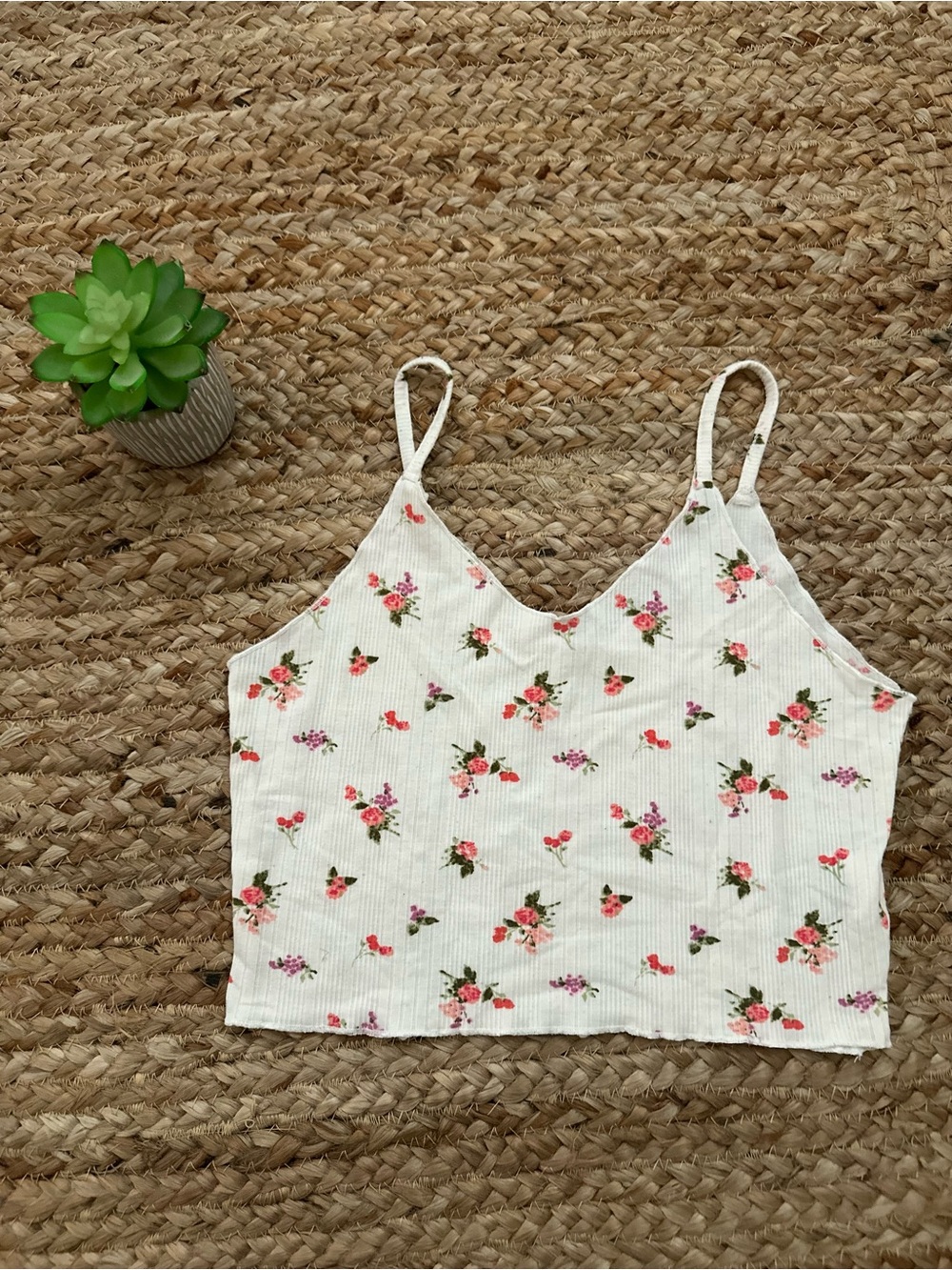 V NECK FLORAL CROP TOP